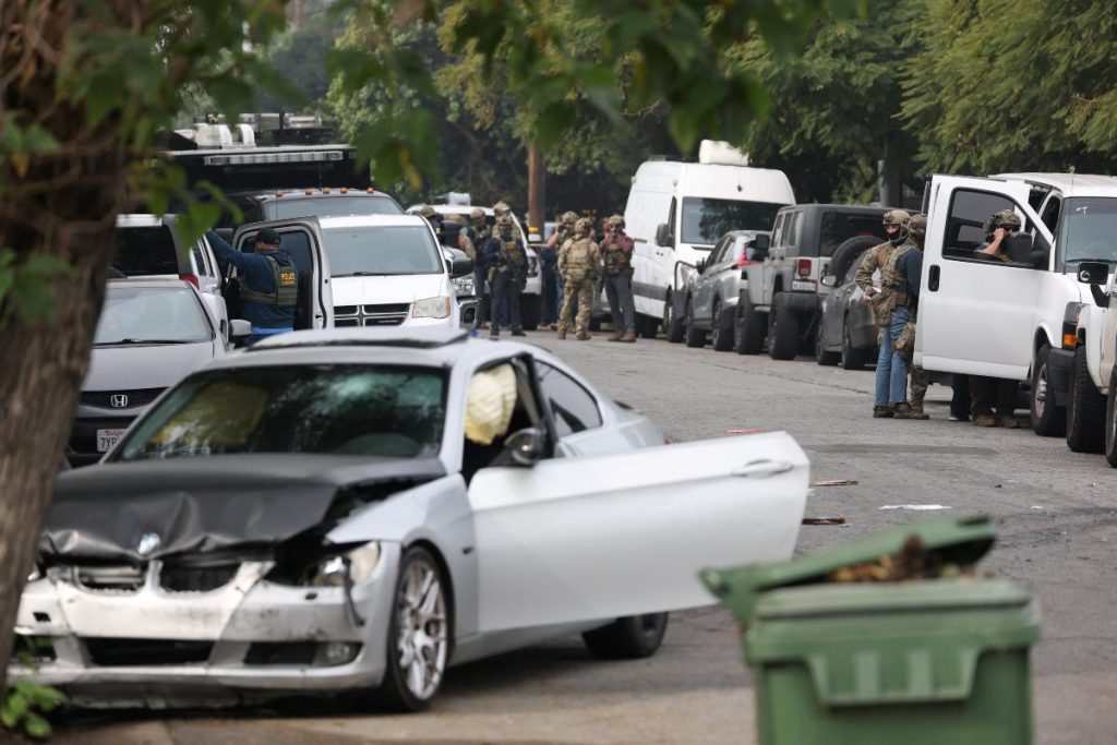 Según informes de prensa, nadie resultó herido en el incidente y los sospechosos fueron arrestados.