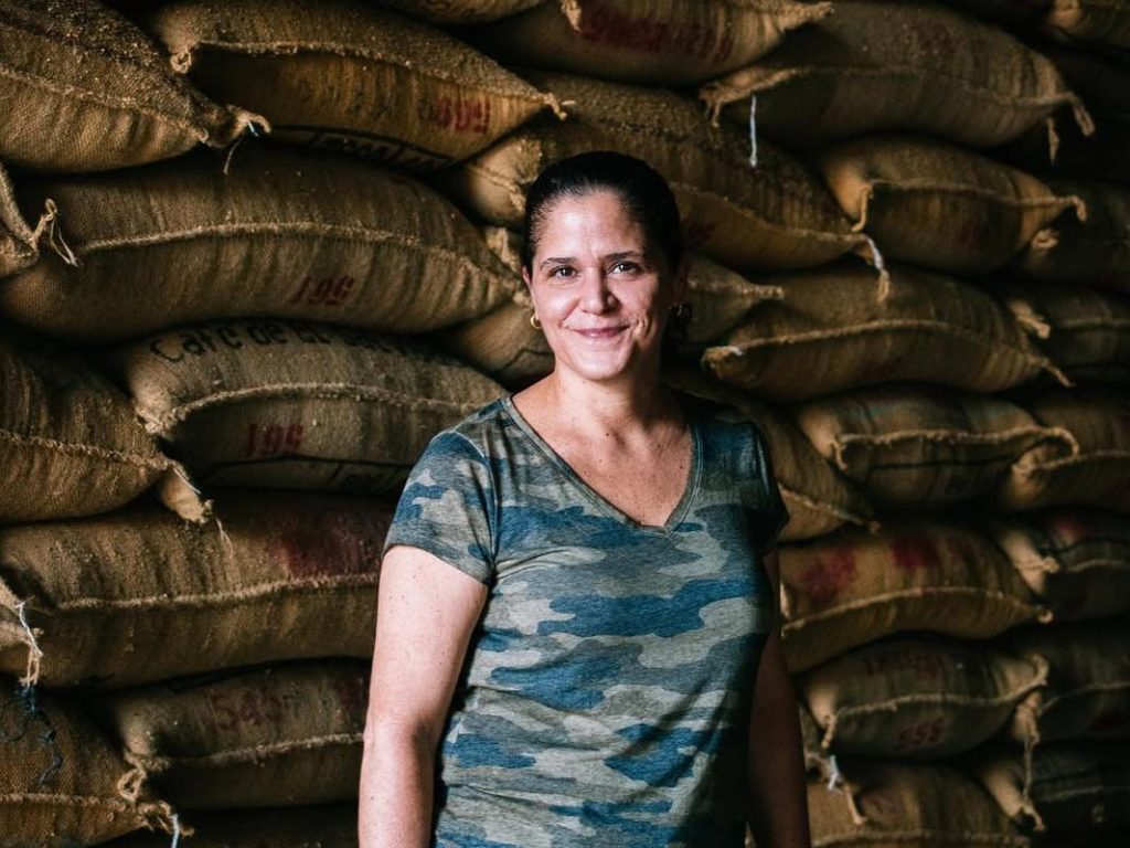 Aida Batlle, referente del café salvadoreño, figura en la lista 50 Over 50 Global 2026 de Forbes por su innovación y liderazgo empresarial.