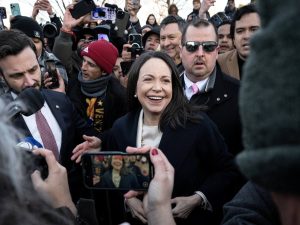 María Corina Machado entrega su medalla del Nobel de la Paz a Trump