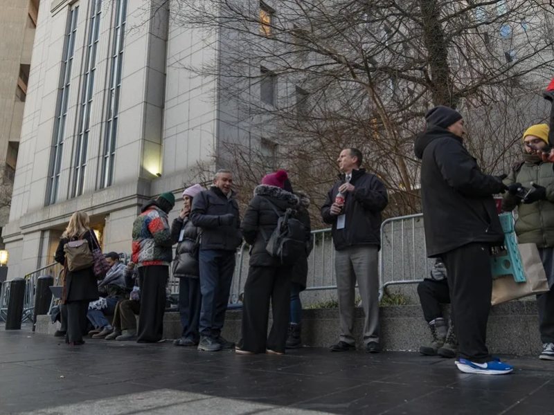 Periodistas en el exterior del tribunal federal del sur de Nueva York, este 5 de enero.