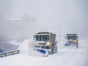 Tormenta invernal deja 15 muertos y 800,000 hogares sin luz en Estados Unidos