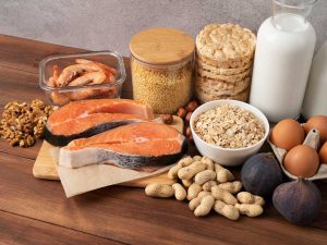 Las nuevas guías dietéticas del Gobierno de Trump buscan mejorar la salud pública promoviendo alimentos reales y reduciendo el azúcar en la dieta diaria.