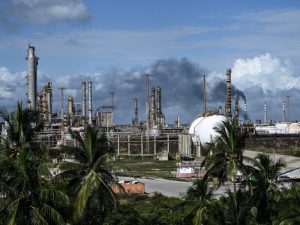 Venezuela propone abrir su industria petrolera a empresas privadas