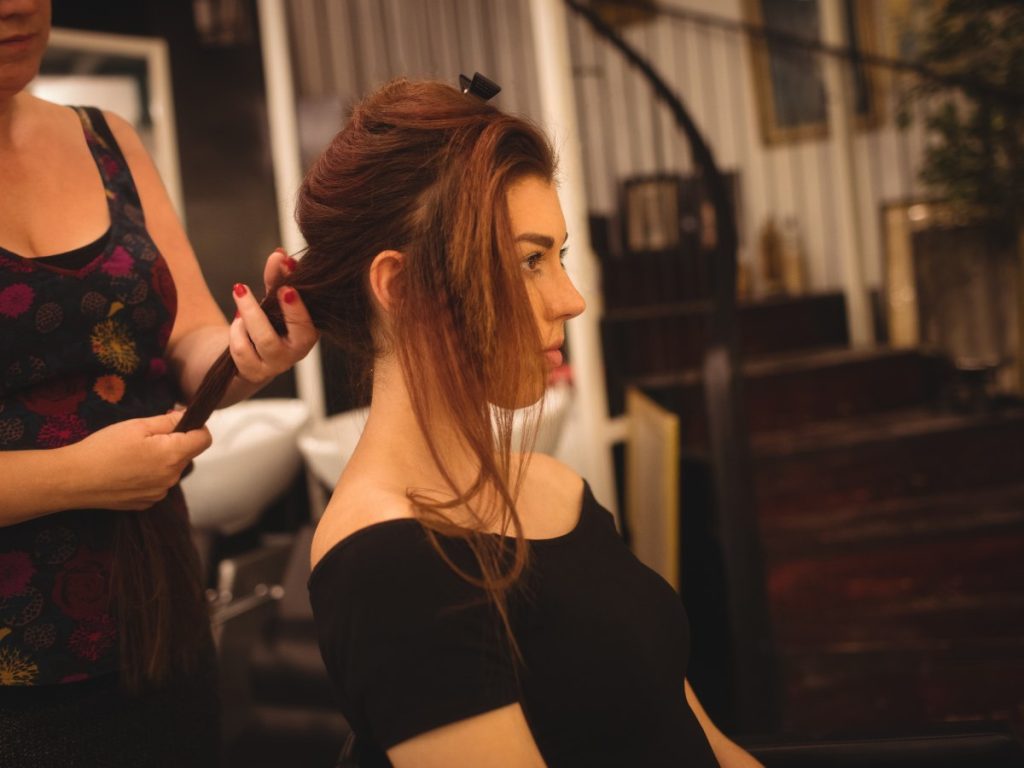 La tendencia del año celebra la naturalidad y la actitud en cada look.