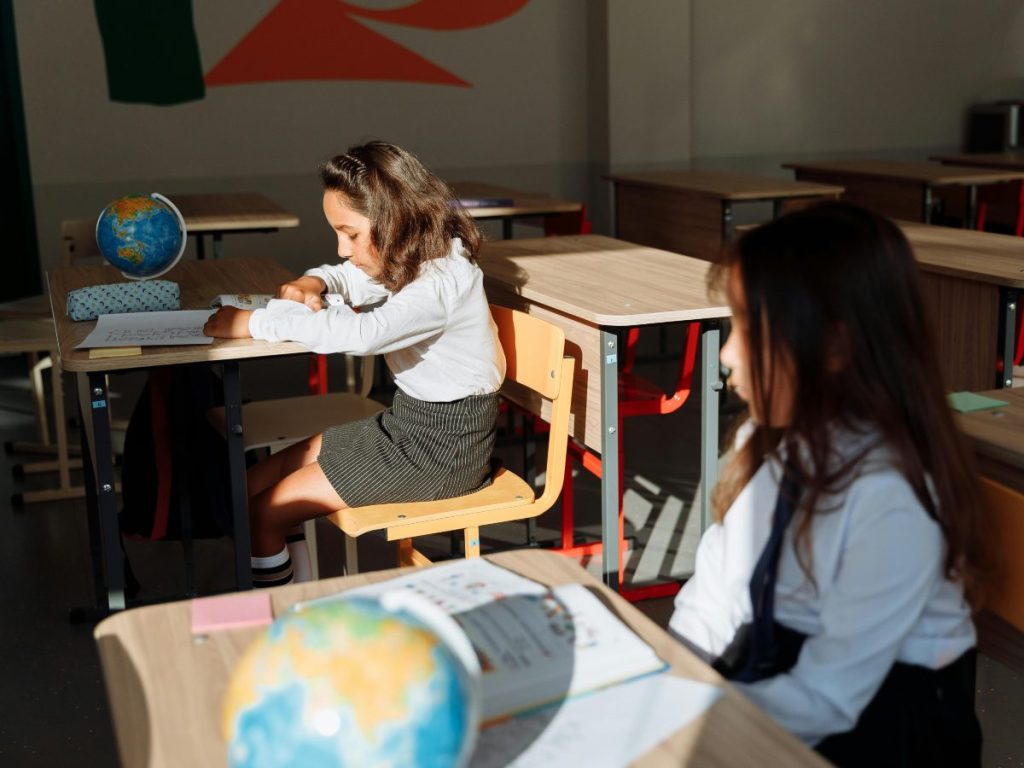 Desde el año 2000, la mortalidad infantil global se redujo a la mitad, uno de los avances más silenciosos y significativos del desarrollo humano.