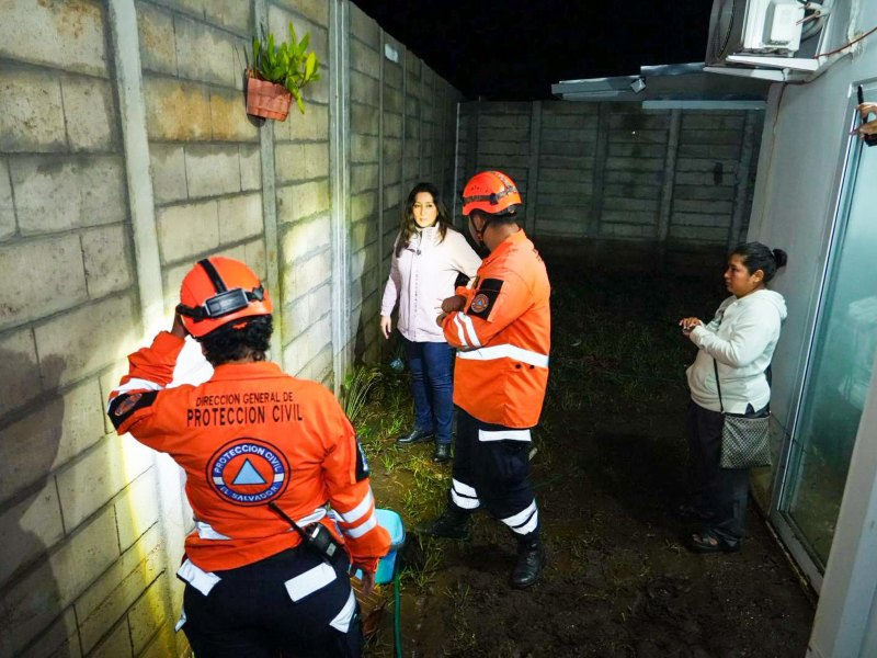 Varias casas del clúster 2, quartier 11 de Ciudad Marsella resultaron inundadas tras una lluvia moderada la noche del sábado. / Foto cortesía