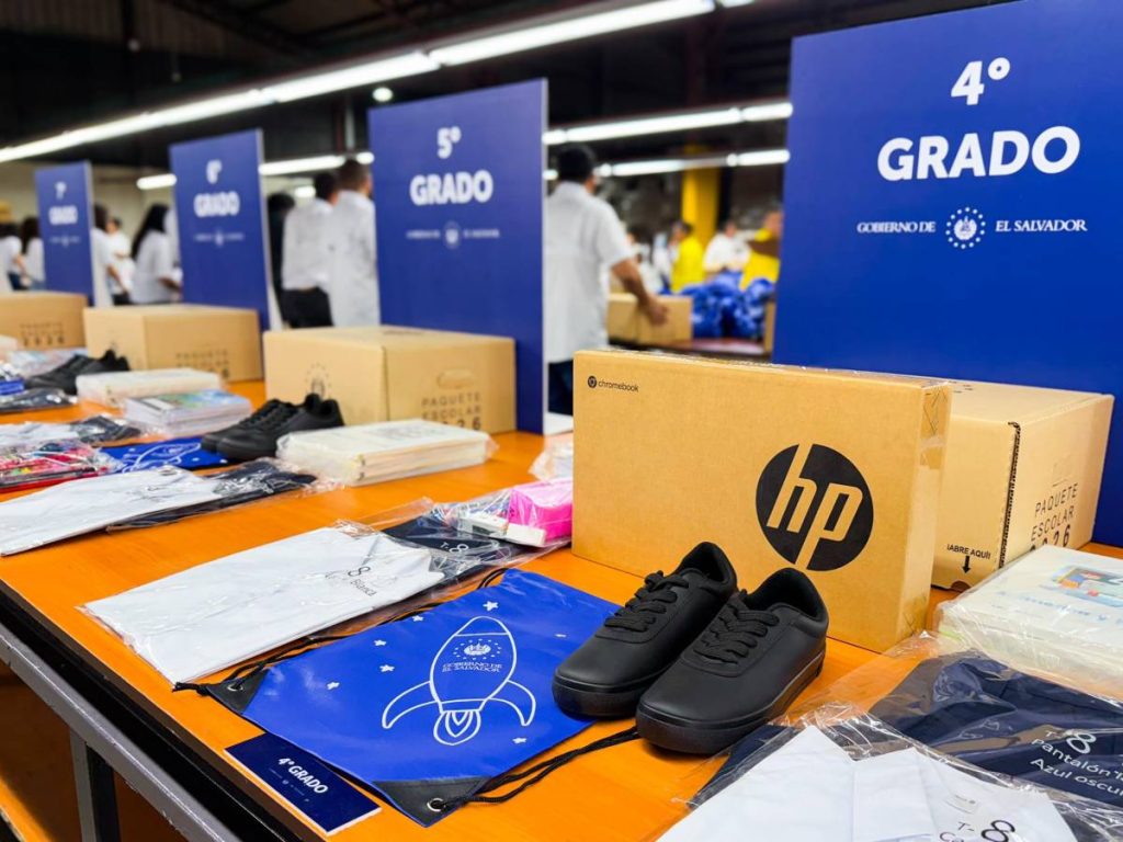 El MINED habilitará puntos cercanos a escuelas para cambiar uniformes y zapatos del paquete escolar 2026 cuando la talla no sea correcta.