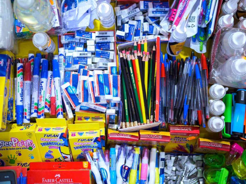 El Observatorio de Útiles Escolares permite comparar precios en línea y tomar decisiones de compra más informadas.