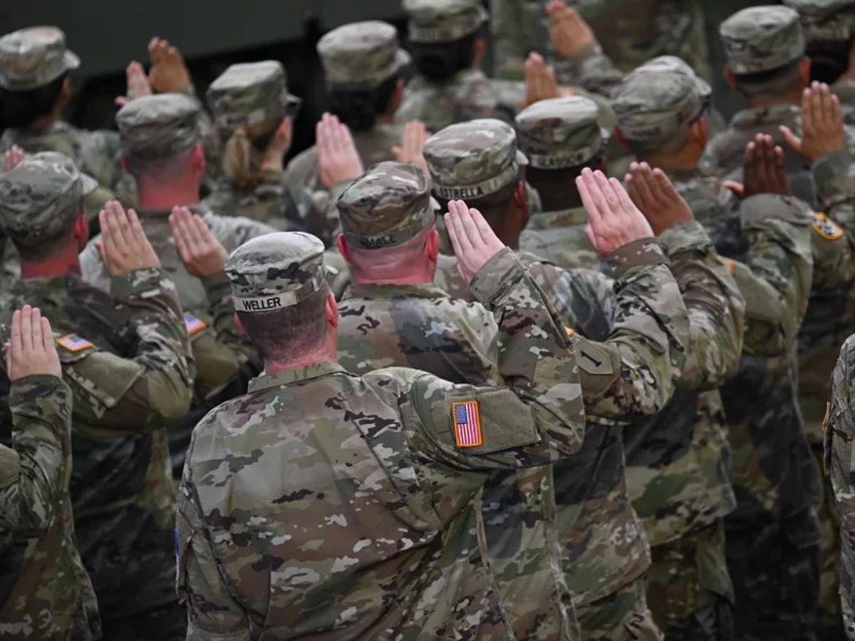 Miembros del ejército desfilan en Washington D. C., EE. UU. EFE/EPA/Kenny Holston