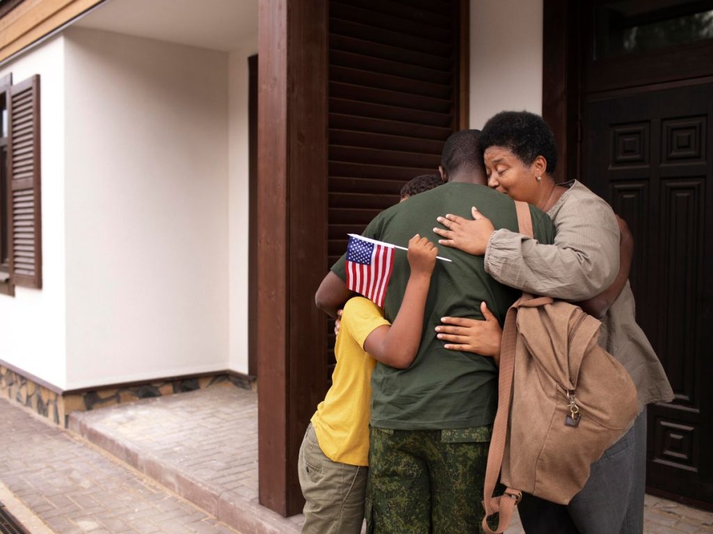 TPS) permite a cientos de miles de migrantes trabajar y residir legalmente en EE. UU.