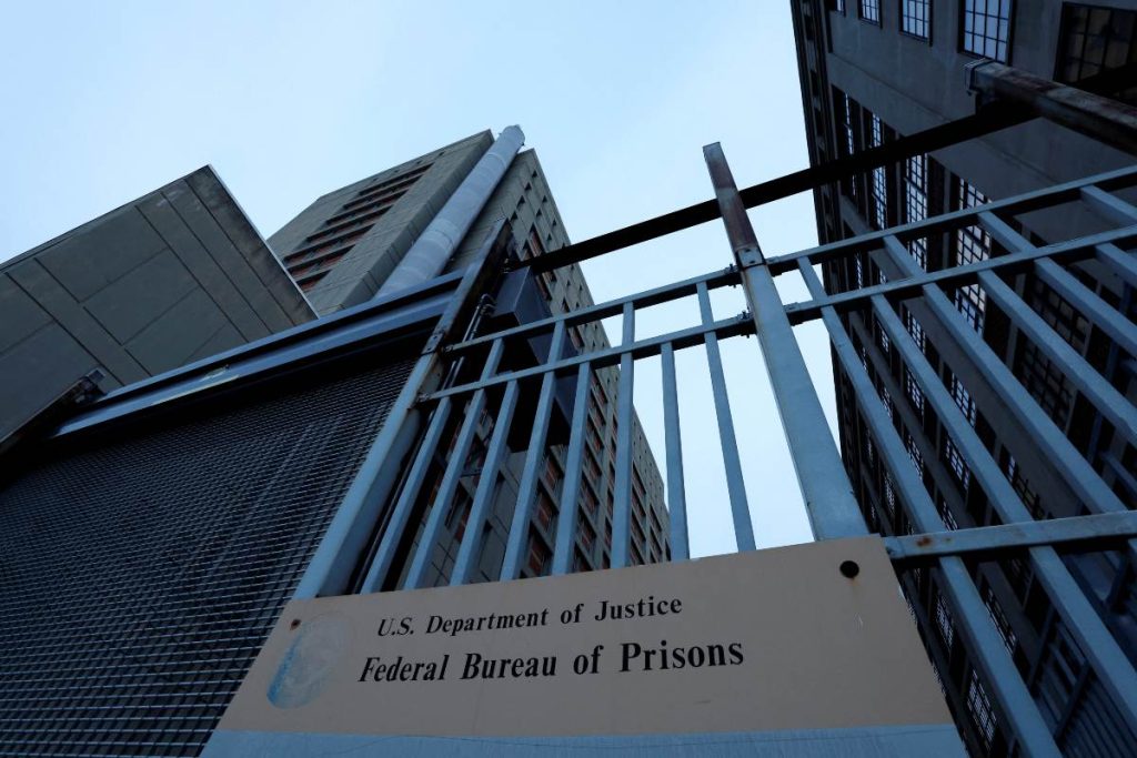 Vista del Centro de Detención Metropolitano en el barrio de Brooklyn, Nueva York, donde se espera que permanezca detenido el derrocado presidente venezolano, Nicolás Maduro, el 3 de enero de 2026.