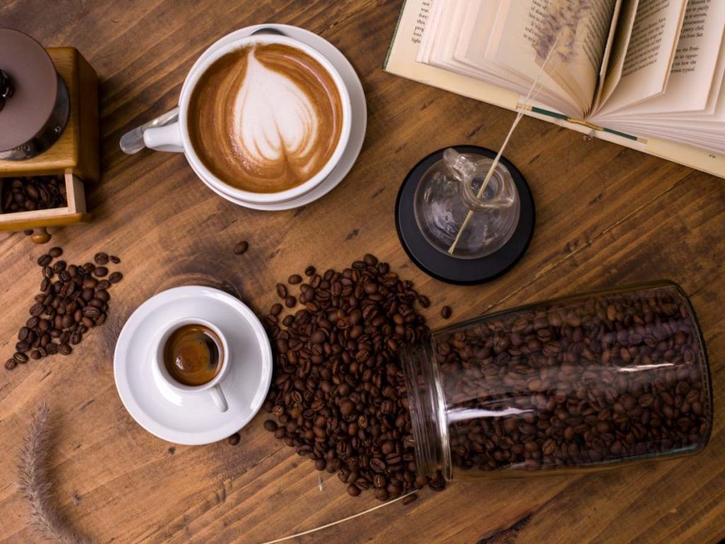 La Biblioteca Café en la BINAES ofrece un espacio donde el café y la lectura se integran en el corazón del Centro Histórico de San Salvador.