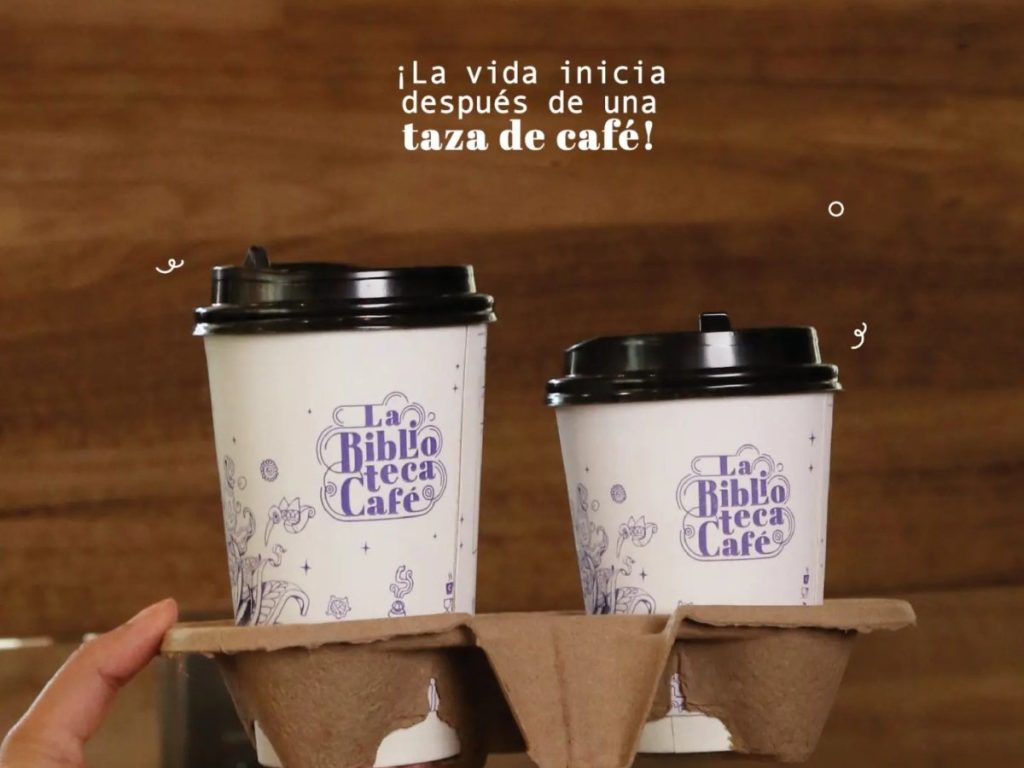 La nueva biblioteca café del CEDART complementa la experiencia cultural del Centro Histórico al unir arte, artesanía y café en un solo espacio.