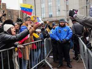 Alcaldesas de Miami piden reactivar TPS para venezolanos tras captura de Maduro