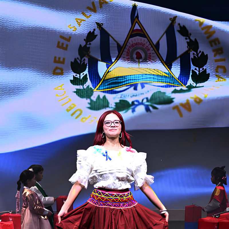 El traje típico de Panchimalco fue presentado como una de las expresiones del patrimonio cultural salvadoreño ante público coreano e internacional.