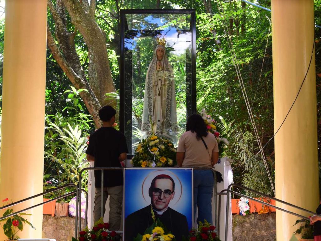 El Santuario de la Virgen de Guadalupe en el Cerro de las Pavas en Cojutepeque. Foto Emerson del Cid