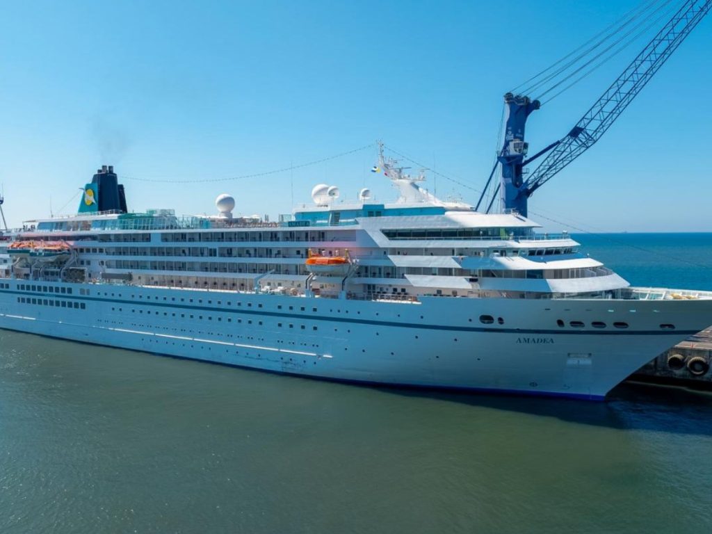 El crucero Amadea atracó este sábado en el puerto de Acajutla con turistas procedentes de Alemania y Austria. Fotografía/ Secretaría de Prensa de El Salvador