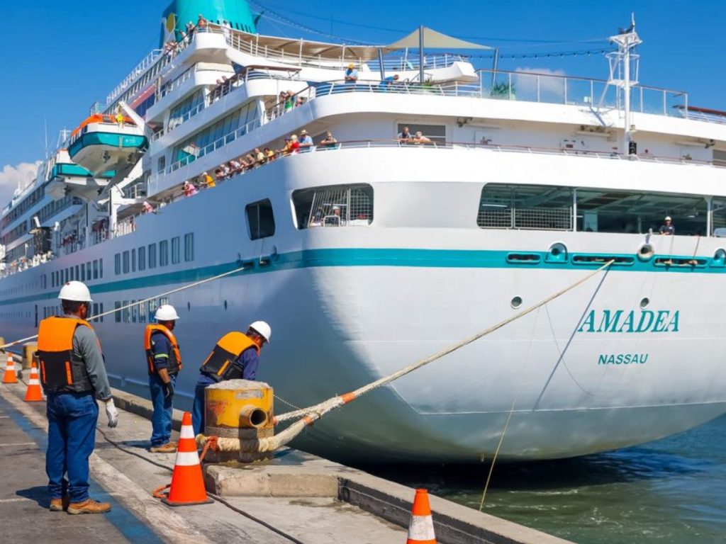La llegada del Amadea forma parte de la temporada de cruceros 2025-2026 en el puerto de Acajutla. Fotografía/ Secretaria de Prensa El Salvador