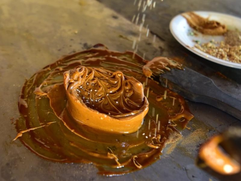 El evento destaca la elaboración artesanal de productos derivados de la caña, en un ambiente familiar y rodeado de naturaleza.