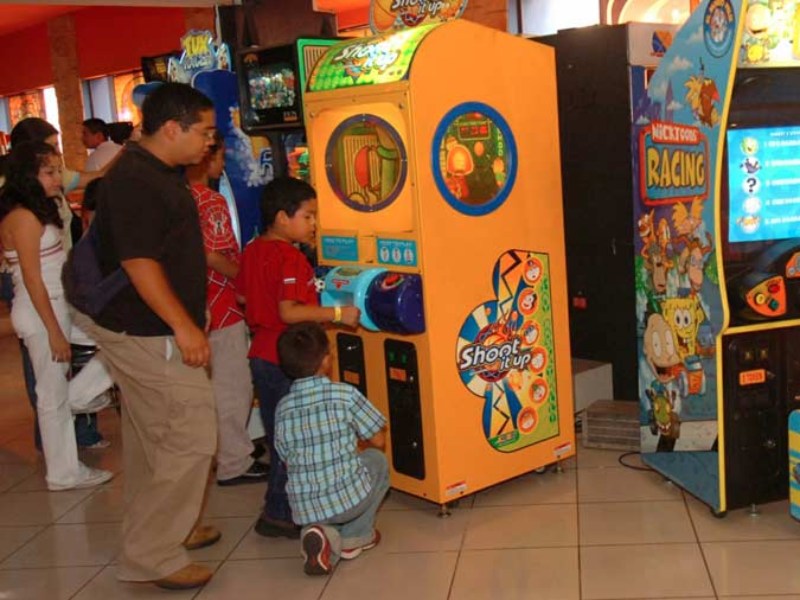 El complejo temático fue fundado en 1967, con el nombre de Autopista Infantil, siempre ubicado en el bulevar de los Héroes. Pero fue hasta 1988, que fue nombrado como El Mundo Feliz S.A. de C.V . / Foto archivo