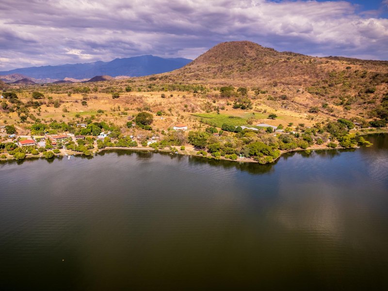 Vista del Lago de Güija y su entorno natural en la frontera entre El Salvador y Guatemala.Vista del Lago de Güija y su entorno natural en la frontera entre El Salvador y Guatemala.
