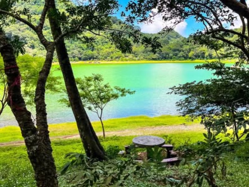 La Laguna de Alegría es uno de los destinos naturales más representativos de Usulután Norte, rodeada de un clima fresco y paisajes de montaña. / Foto cortesía