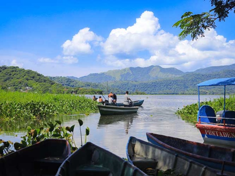 Recorrido en lancha por las tranquilas aguas de la Laguna de Olomega