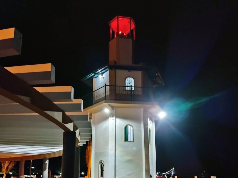 El faro del parque es uno de los puntos más fotografiados por visitantes, aunque actualmente no está habilitado para subir.