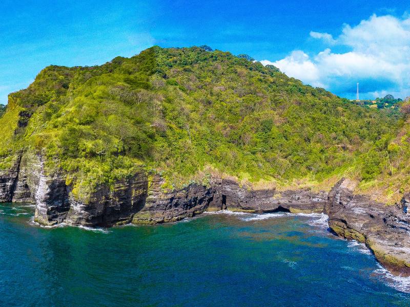 Playa Shalpa, un paraíso natural escondido entre acantilados y vegetación en La Libertad.