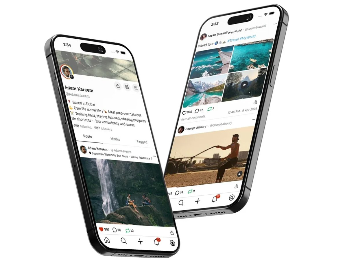 Fotografía cedida por la red social australiana UpScrolled de dos teléfonos móviles que muestran cuentas de usuarios de esta nueva red social.