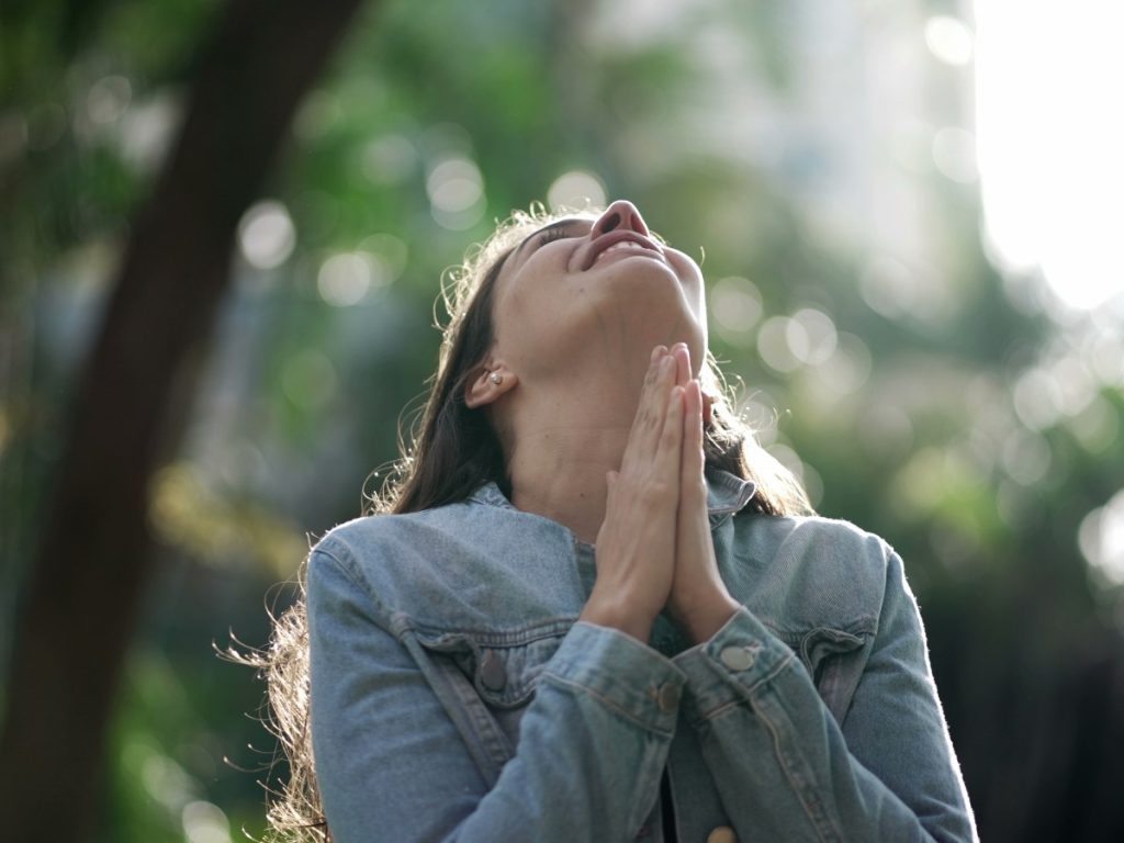 Practicar la gratitud diaria puede ayudarte a reducir el estrés, sentir más calma interior y conectar con lo que realmente importa.