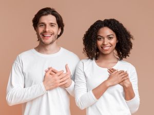 Las personas agradecidas reportan mayor bienestar, más empatía y una actitud optimista ante los desafíos, según estudios científicos.