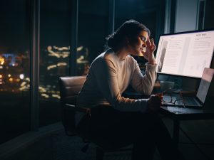 El cansancio digital marca una era: jornadas largas frente a pantallas empujan a repensar hábitos, atención y bienestar en la vida diaria.