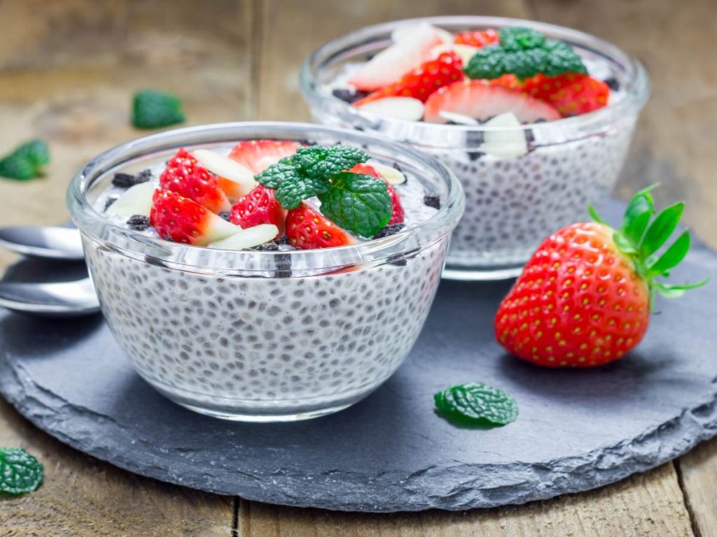 El pudding de chía es una preparación práctica y nutritiva, rica en fibra y proteína vegetal, ideal para desayunos o colaciones saludables.
