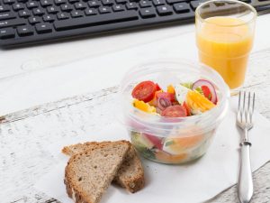Desayunos saludables para llevar que funcionan en tu rutina