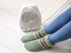 El uso de fuentes de calor puede empeorar síntomas como los de Raynaud; es preferible optar por abrigo térmico y cambios de temperatura graduales.
