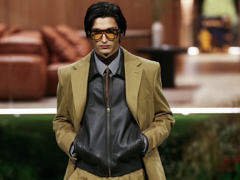 modelo presenta una creación para la colección de prêt-à-porter masculina de Louis Vuitton Otoño-Invierno 2026/2027, en el marco de la Semana de la Moda de París, el 20 de enero de 2026..