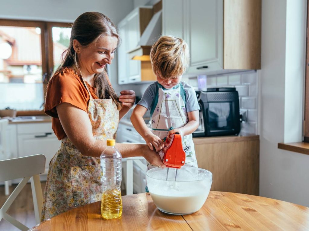 Compartir procesos y tiempos juntos enseña que la paciencia se aprende acompañando, con ejemplo, calma y pequeños logros cotidianos.