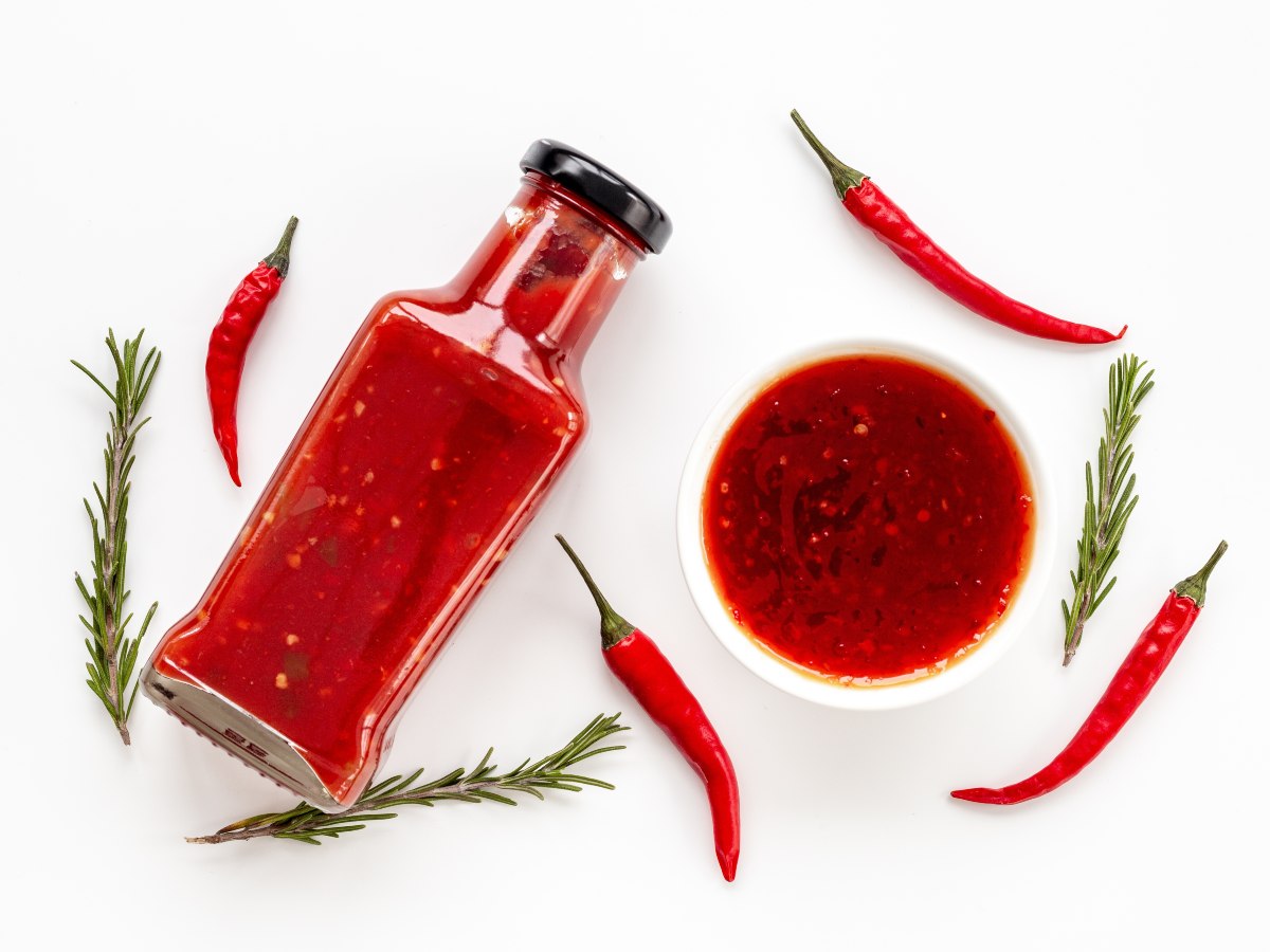 Las salsas picantes son ricas en vitamina C y antioxidantes que fortalecen el sistema inmune y realzan el sabor con solo unas gotas.