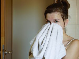 Usar una toalla limpia puede marcar la diferencia en el cuidado de tu piel.