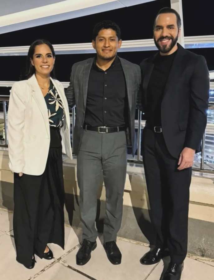 César Mejía, graduado de la Facultad de Ciencias Empresariales de la UGB, actualmente forma parte del equipo del Ministerio de Cultura.