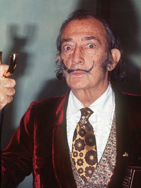 Retrato del artista español Salvador Dalí (1904-1989) realizado en enero de 1972 en París. Foto / AFP