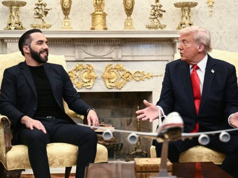 Donald Trump y Nayib Bukele juntos durante un evento