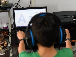 Estudiantes realizan en línea la prueba diagnóstica “Conociendo mis Logros”.
