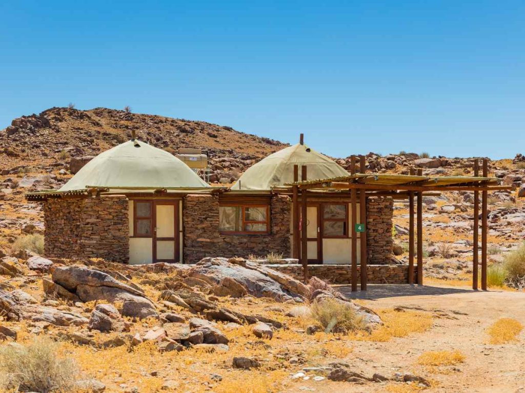 El Parque Nacional Richtersveld, en Sudáfrica, combina paisajes desérticos extremos y herencia cultural Nama en un entorno remoto de belleza singular.