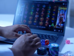 La adicción al juego crece entre adolescentes y se dispara en el entorno online