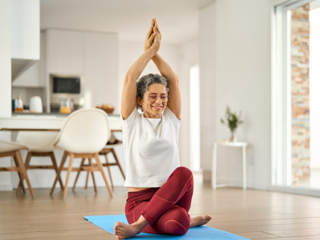 La actividad física regular, al menos 150 minutos semanales, es una de las claves para prevenir el cáncer en adultos jóvenes según especialistas.