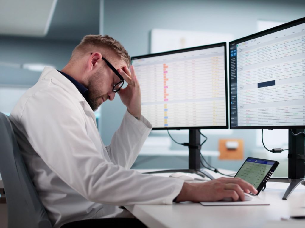 El uso prolongado de pantallas puede afectar la salud visual si no se adoptan hábitos adecuados de prevención y descanso ocular.