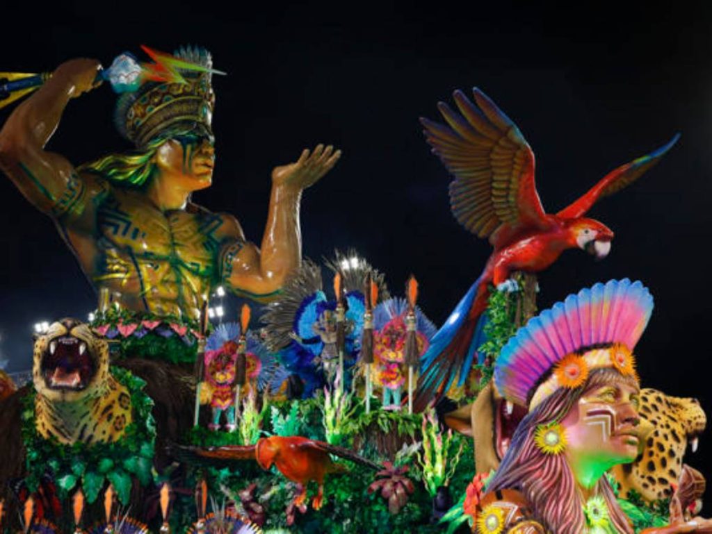 Acadêmicos do Tatuapé desfila en el inicio del Grupo Especial en el sambódromo de Anhembí, en São Paulo. 