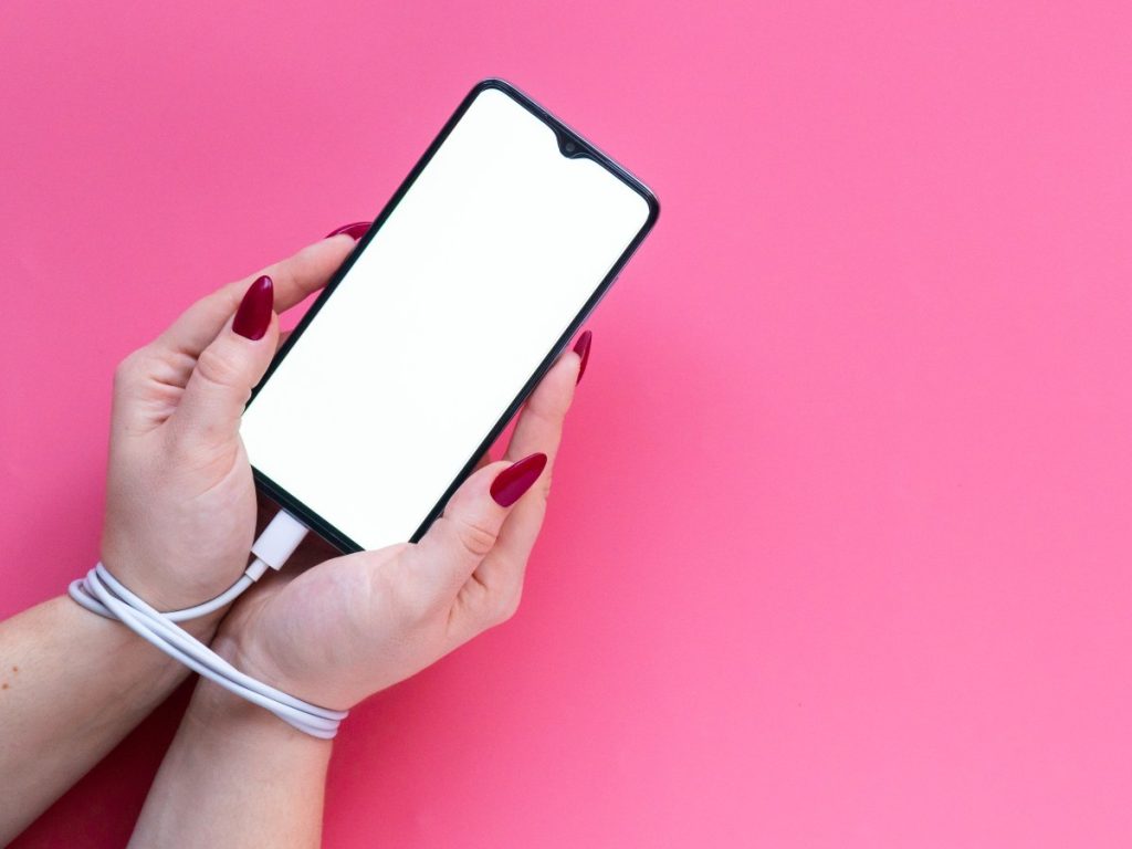 Cuando el celular se vuelve indispensable, quedarse sin batería puede generar más ansiedad de la que imaginamos en la vida cotidiana.